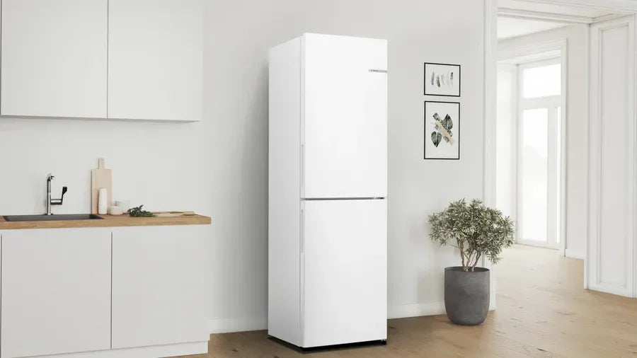 Bosch Series 2 Fridge Freezer - White | KGN27NWEAG